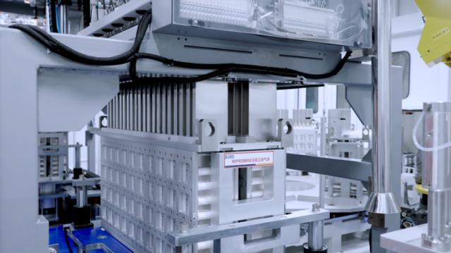探访蜂巢能源工厂 揭秘600mm短刀电池生产三大秘籍